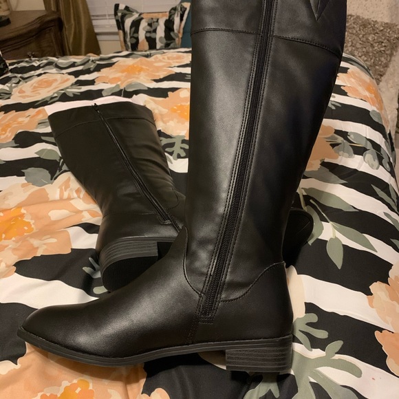 Women’s Riding Boots - Picture 3 of 4